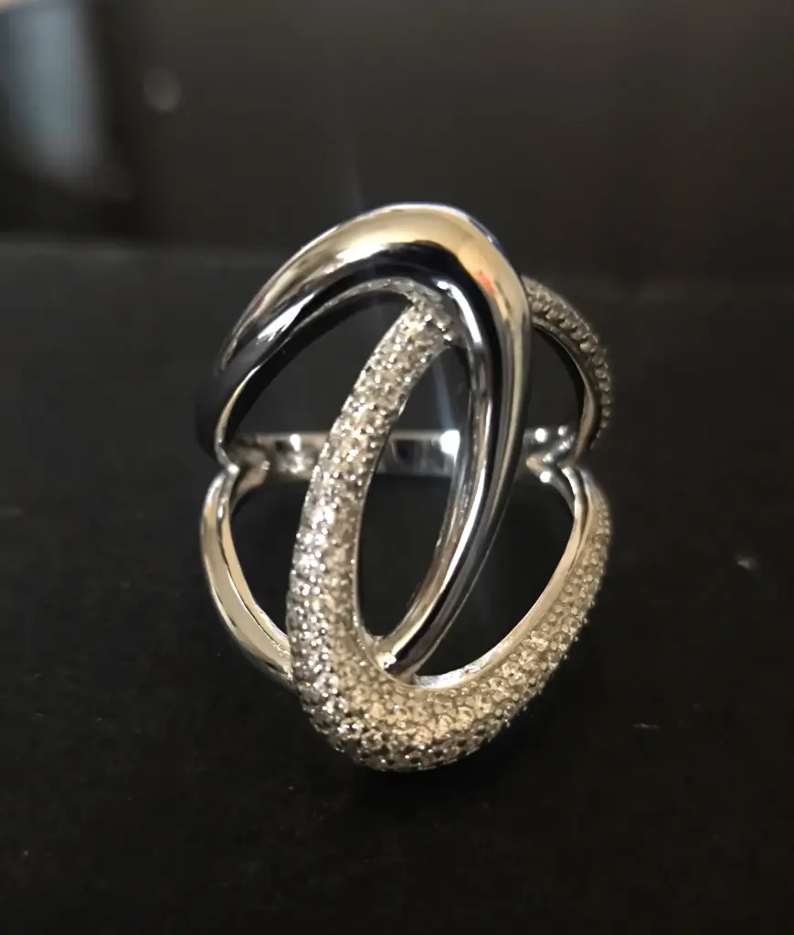 AN OVALOS ENLAZADOS, PLATA RODIZADA