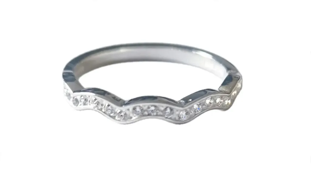 AN ONDA PAVÉ, PLATA .925