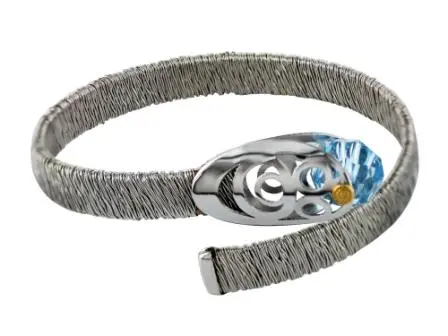 [7502247914131] AZAG022PU PULS. MALLA HILO ACERO CON DETALLE PUNTO DE ORO 18 K Y PIEDRA AZUL FACETADA