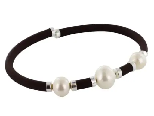 [7502247915732] AZCA-020PU PULS. CAUCHO COLOR CHOCOLATE, PERLAS CULTIVADAS Y DETALLES EN PLATA